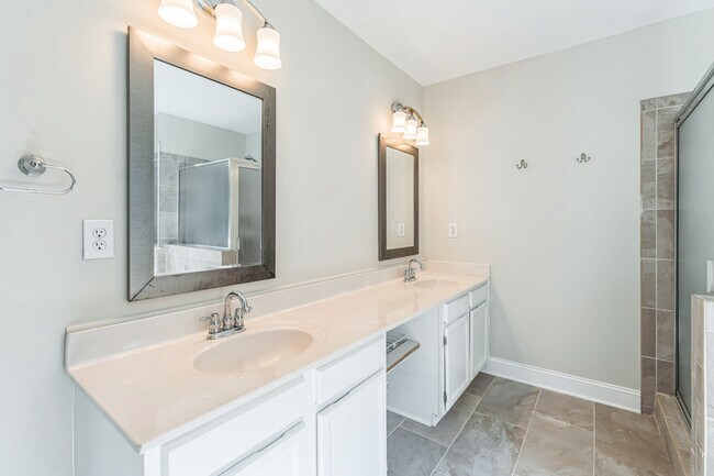 Building Photo - 6611 Barry Whitaker Pl