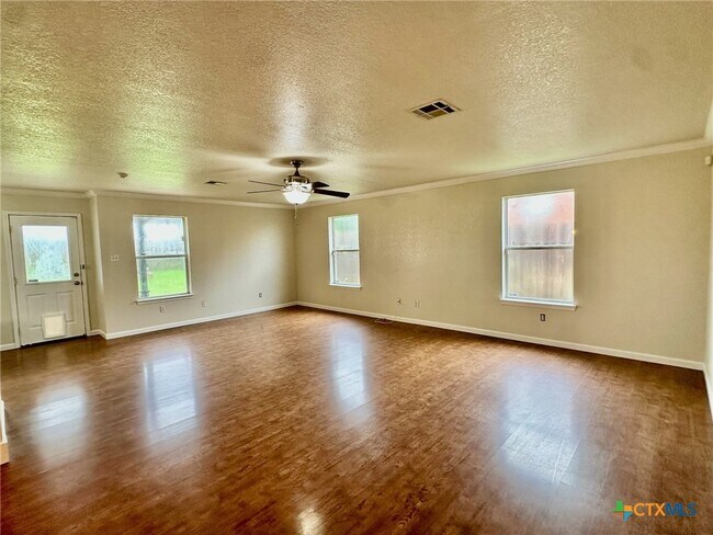 Building Photo - 3303 Solomon Dr
