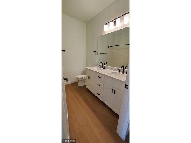 Building Photo - 1229-1231 Wisteria Ln