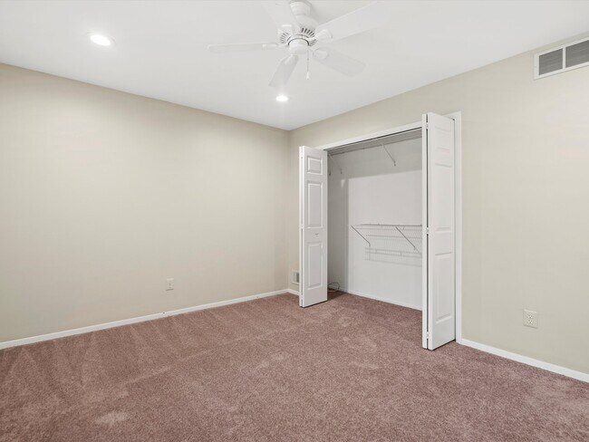 Building Photo - 26656 Farmbrook Villa Dr