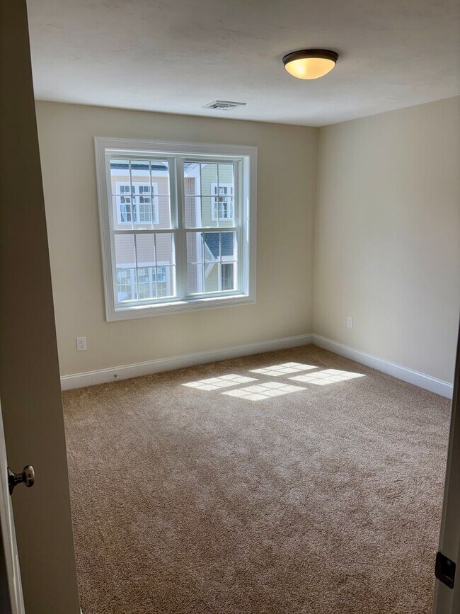 Building Photo - Brand New Townhouse-Style Living with Modern Finishes