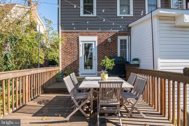 Building Photo - 404 S Jackson St