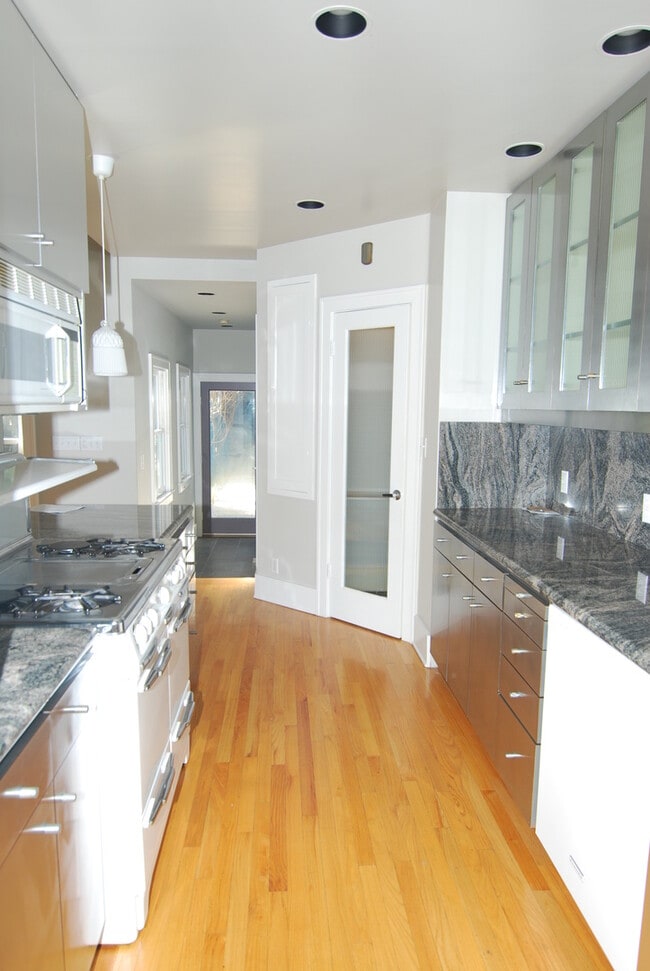 Building Photo - Pristine Craftsman in Belmont Heights!