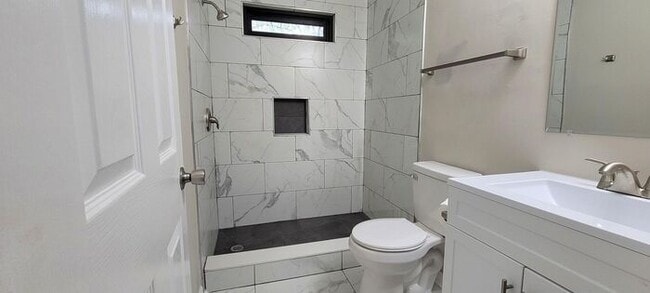 Building Photo - Beautifully Renovated 2BD/1BA Duplex in Hi...