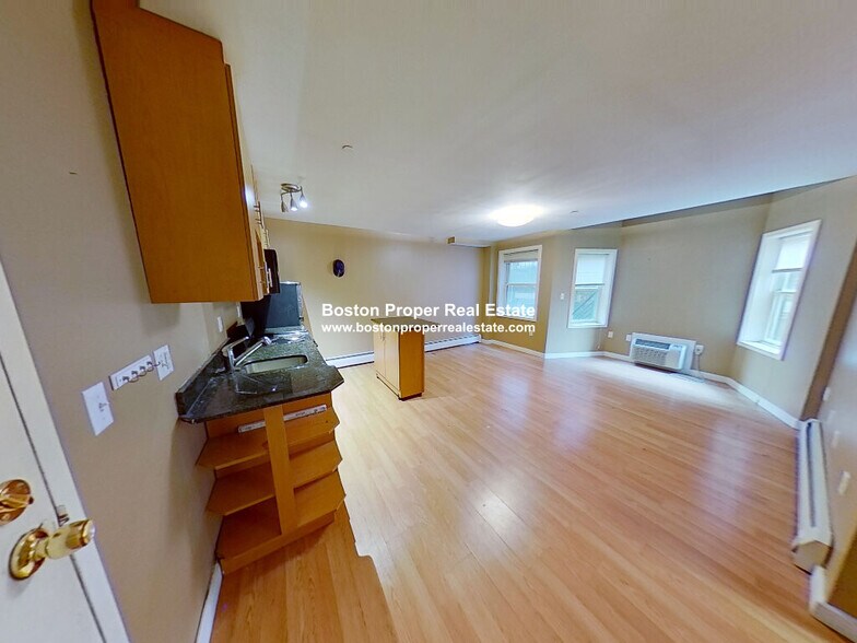 Building Photo - 461 Park Dr