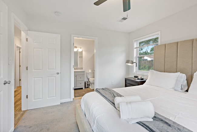 Building Photo - 6532 Summerton Way