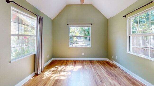 Building Photo - One bedroom, one bath beautiful home near Crescent Lake- move in now- 1/2 off first month rent an...