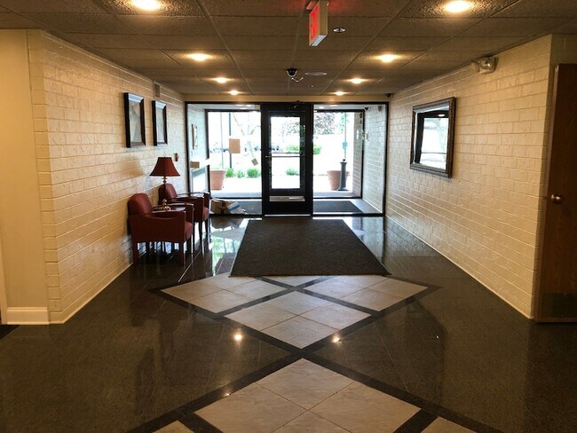 Building Photo - 1800 Huntington Blvd