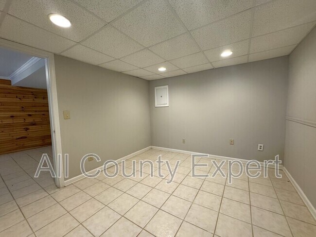 Building Photo - 9215 Long Hollow Rd
