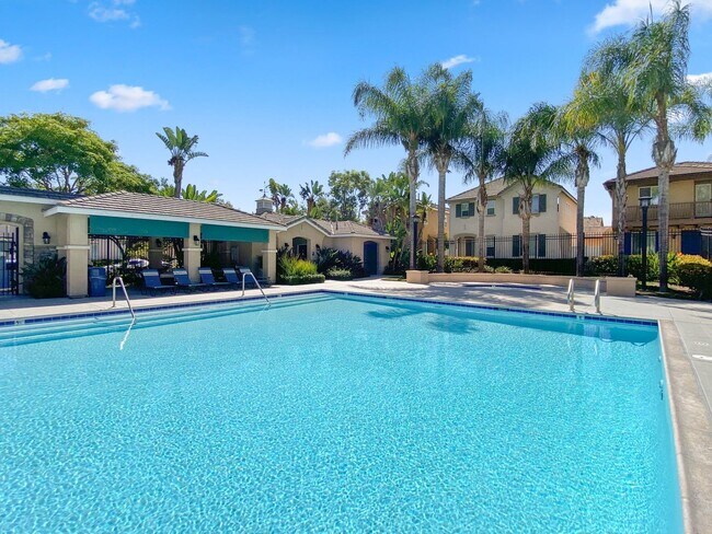 Building Photo - 2 Master Suites - 2 car garage - Townhome