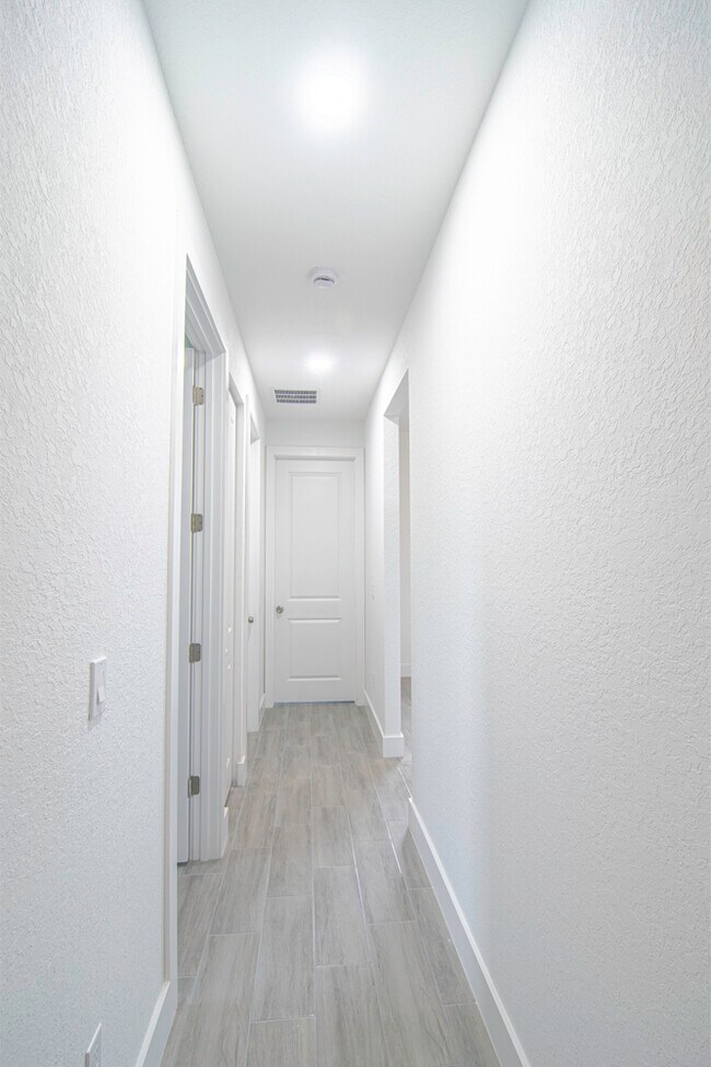 Building Photo - 15633 Lakeland Cir