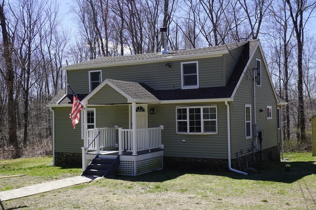Building Photo - 727 Hill Rd