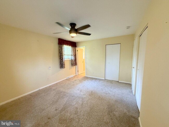 Building Photo - 11 Knollwood Dr