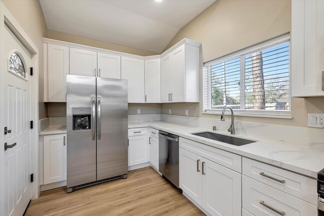 Building Photo - BRAND NEW 2 BED, 1 BATH WITH HUGE YARD AND...