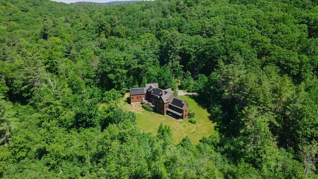 Building Photo - 662 Hurricane Rd
