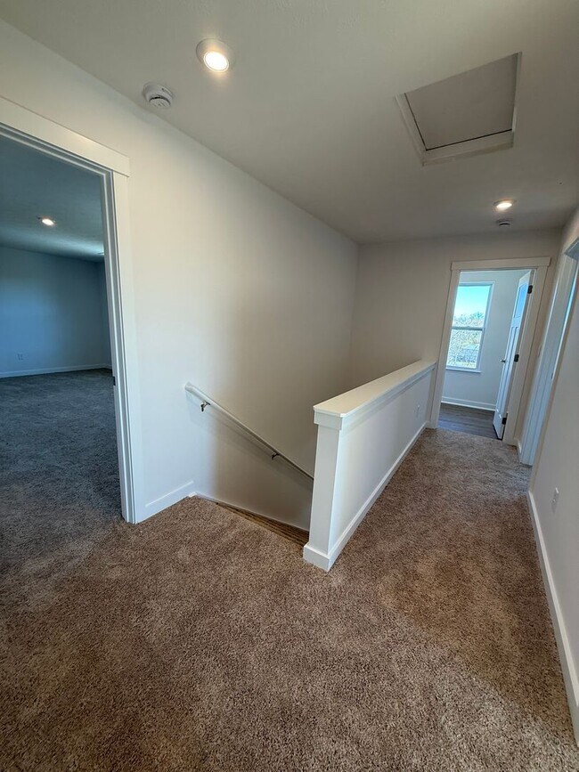 Building Photo - Home Sweet Home