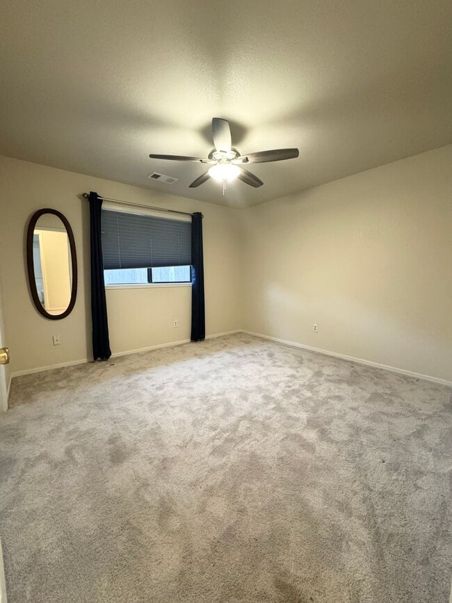 Building Photo - 565 Monet Walk