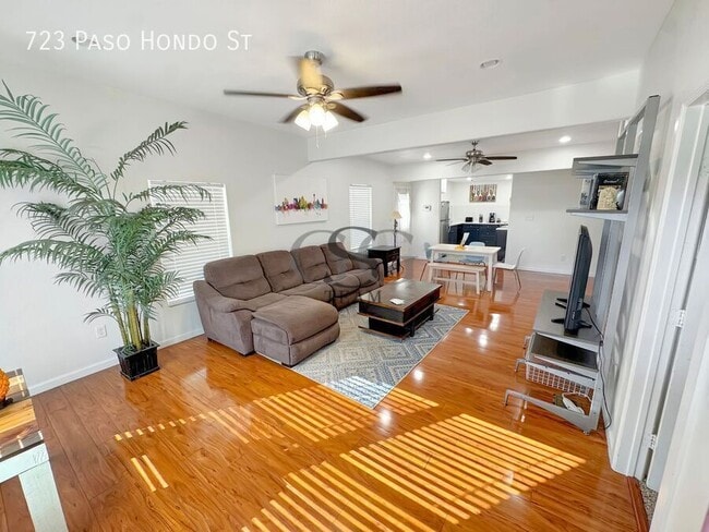 Building Photo - 723 Paso Hondo St