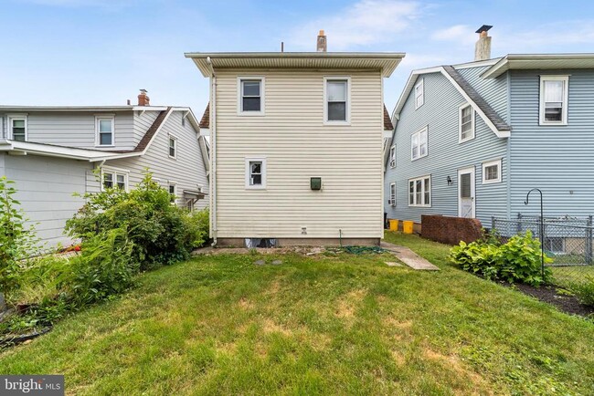 Building Photo - 762 Pilgrim Ave