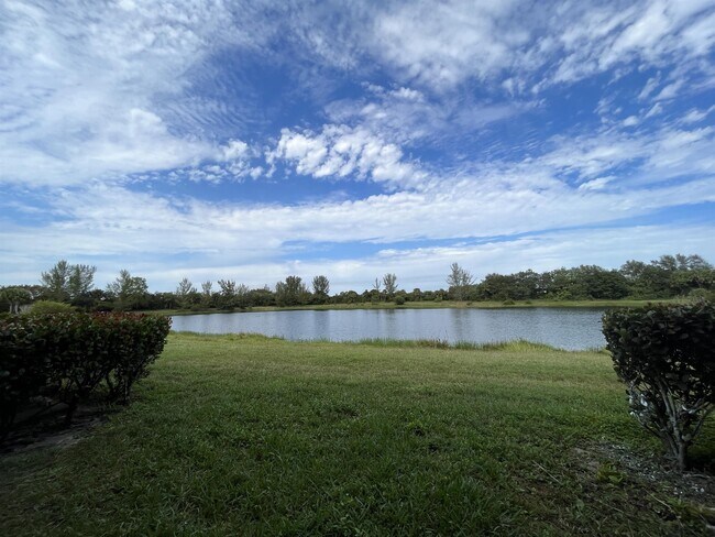 Building Photo - 1133 Golden Lakes Blvd