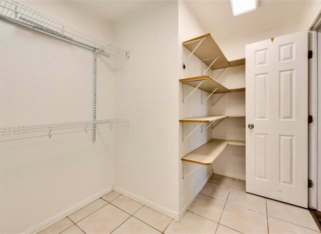 Building Photo - 5533 King Dr