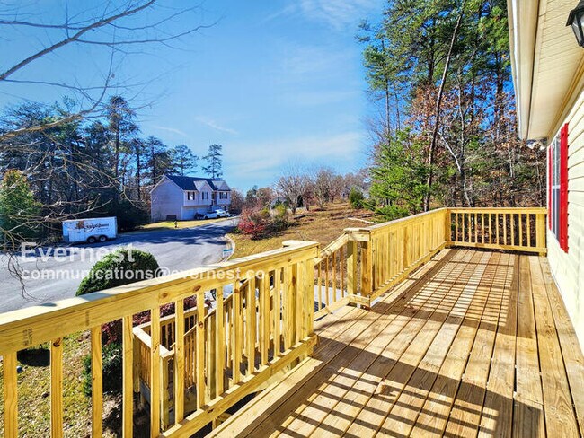 Building Photo - 13 Oak Grove Ct