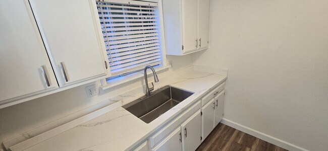 Building Photo - 7321 Bodega Ave