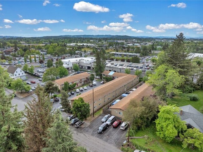 Building Photo - Look no Further, Tyee offers a SUPER 2bed/1bath! Call now for details and a showing!