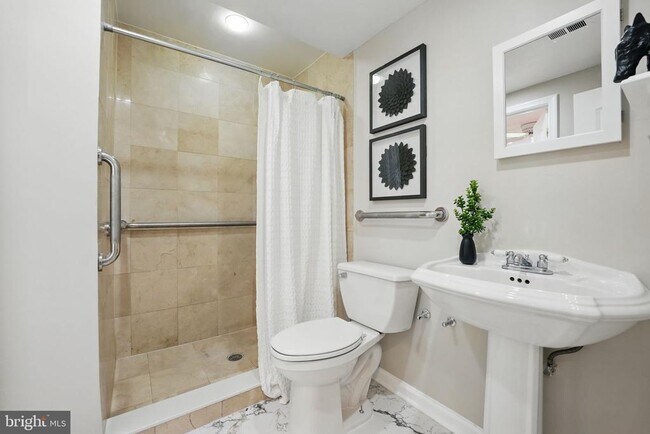 Building Photo - 8121 Briar Creek Dr