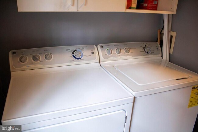 Building Photo - 2095 Pawlet Dr