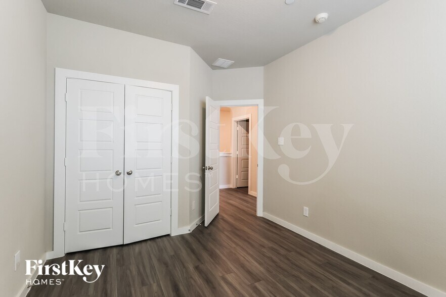 Building Photo - 18334 W Centro Cir
