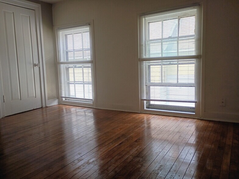 Building Photo - 834 65th St