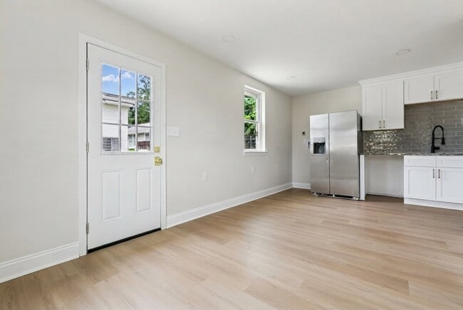 Building Photo - 617 Transcontinental Dr