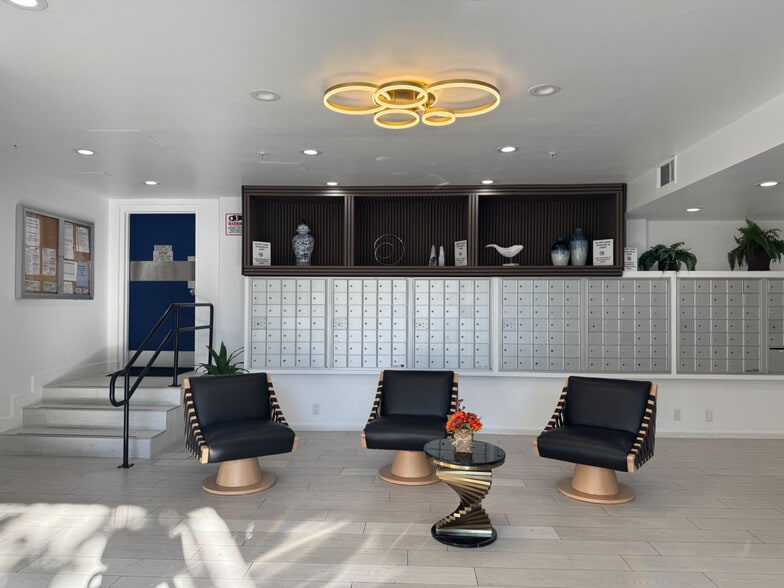 Building Photo - 10982 Roebling Ave