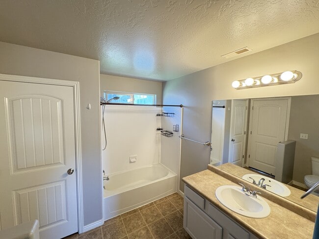 Building Photo - 1295 Willow Way