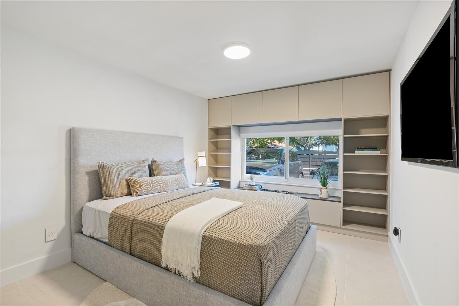 Building Photo - 7810 Hawthorne Ave