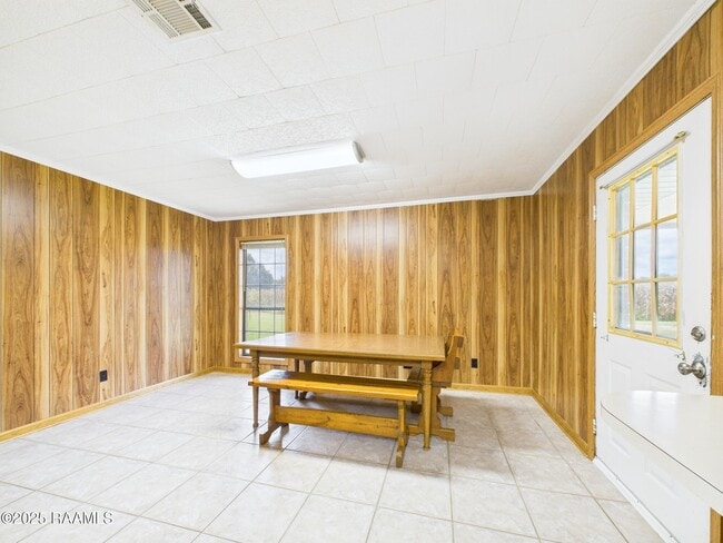 Building Photo - 905 Braquet Rd