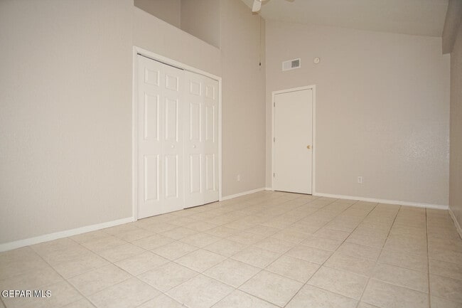 Building Photo - 10957 Chippendale Ave