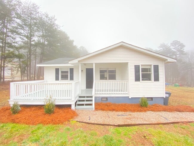 Building Photo - Fully Renovated 3bd/1ba House in Troutman close to lake, downtown Troutman, and even closer to I85