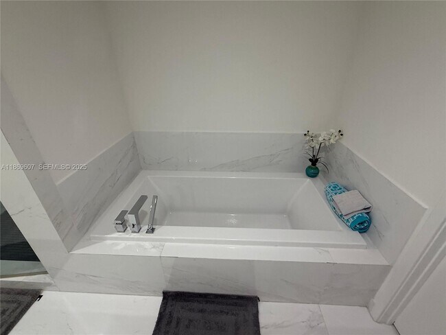 Building Photo - 400 Sunny Isles Blvd