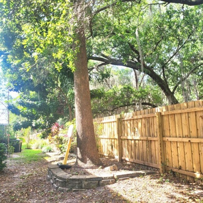 Building Photo - Well laid out 3 BDR /2.5 BTH Townhome with...