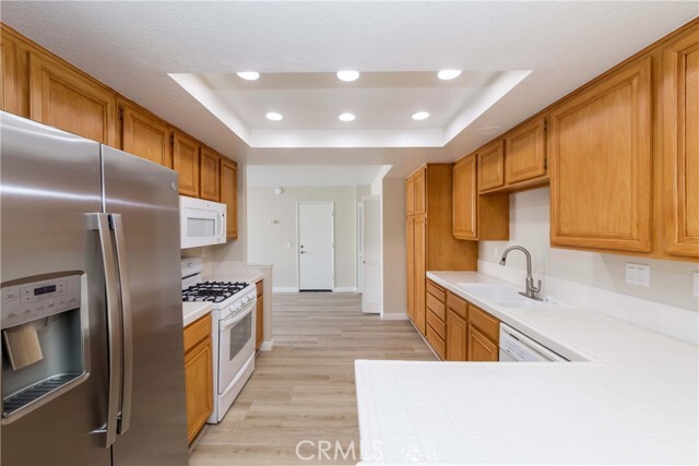 Building Photo - 2182 Avocado Dr