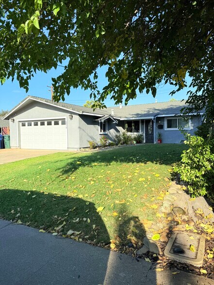 Primary Photo - 5916 Marlin Cir