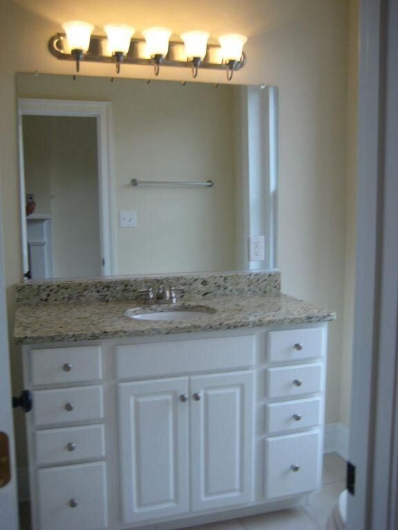 Building Photo - Huge 4 bed 2.5 Bath Home with Stainless Ap...