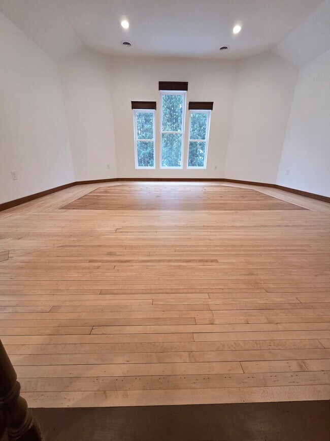 Building Photo - 2904 Parkridge Ave