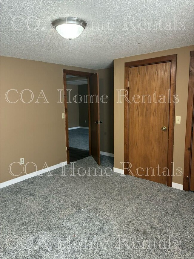 Building Photo - Spring Ave