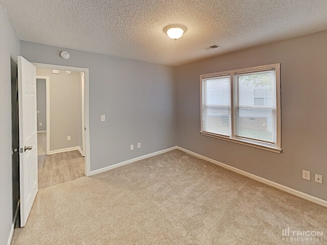 Building Photo - 133 Riverwalk Ct