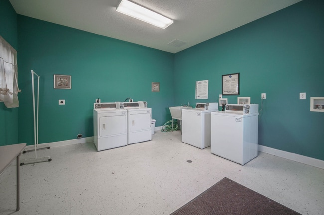 Building Photo - Arrowhead Dr******Senior 55+ Community****** Rent $1024/month