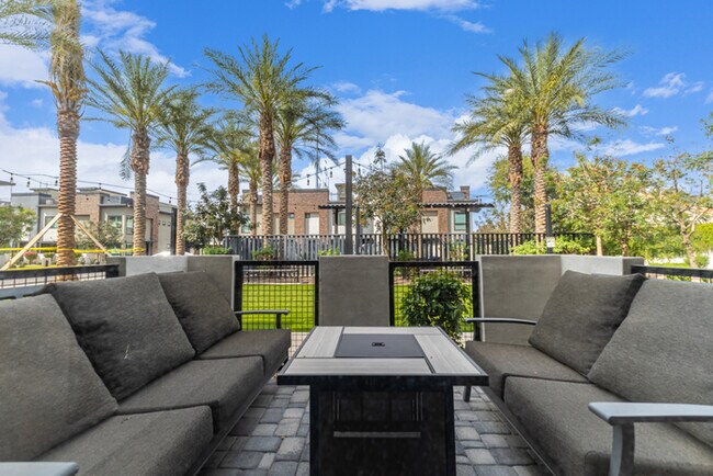 Building Photo - 164 E Lexington Ave