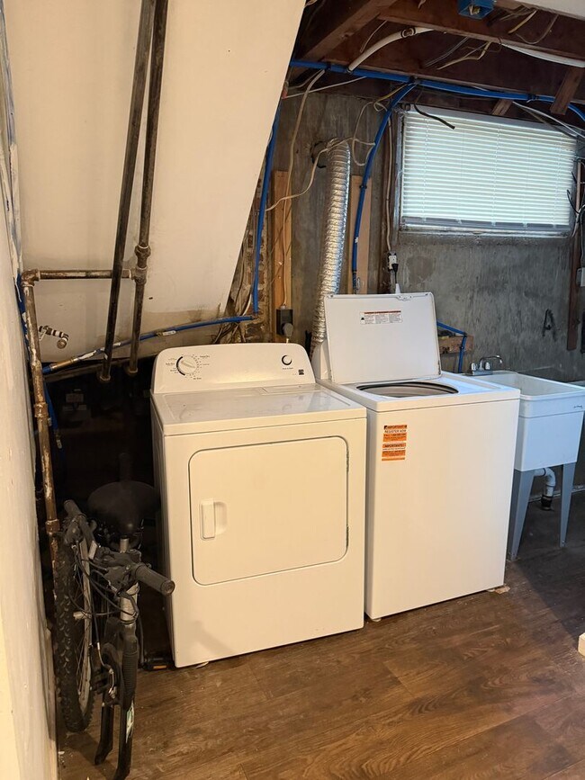 Building Photo - 720 Pine St